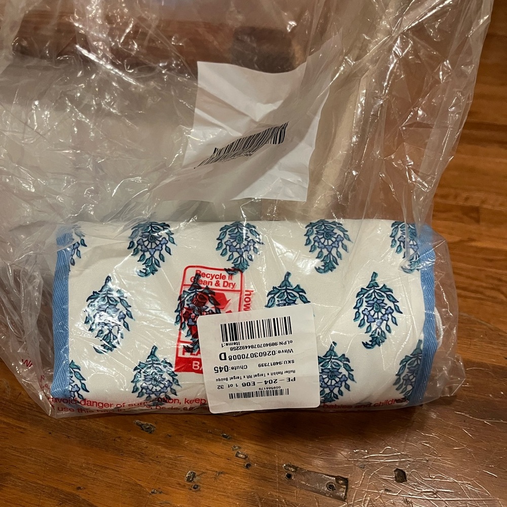 Bouquet Soft Roll Jewelry Case Blue - Roller Rabbit × Target, NWT - Picture 6 of 6